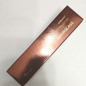 Hourglass Ambient Soft Glow Foundation shade 2